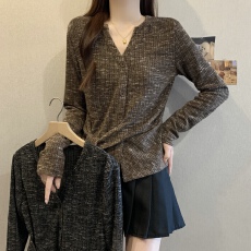 批发2025秋季大码新款V领女装设计感小众高级感上衣慵懒风气质穿搭