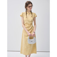 批发【浅黄雅韵】盘扣改良<b class='q'>旗袍</b>裙 褶皱收腰勾勒温婉东方感