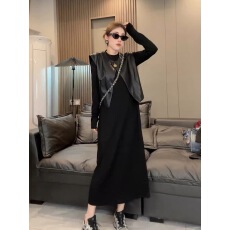 批发2025秋季新款纸片人长袖<b class='q'>连衣裙</b>黑色极简风气质显瘦简约长裙高级感