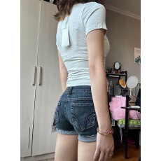 批发复古设计感<b class='q'>卷</b><b class='q'>边</b><b class='q'>牛仔</b>超<b class='q'>短裤</b>女2026夏季辣妹性感低腰紧身包臀热裤