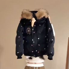 批发日系甜美可爱卡通印花毛领连帽棉服女冬季新款学院风<b class='q'>小熊</b>棉衣外套