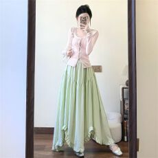 批发法式温柔风穿搭一整套设计感不规则高腰绿色<b class='q'>半身裙</b>+粉色吊带