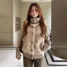 韩系学院秋冬新品休闲复古立领针织拼接设计驼色毛茸茸保暖外套女