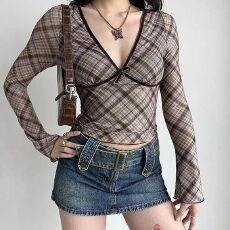 批发带胸垫<b class='q'>欧美</b>风复古性感深V领长袖格纹T恤女修身显瘦内搭辣妹短上衣