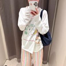 批发草地画像图案印花宽松大版型薄透雪花针织<b class='q'>长袖</b>T防晒罩衫上衣女