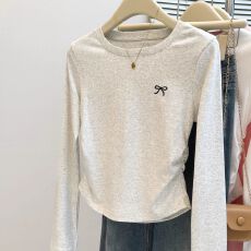 批发2026新款秋<b class='q'>冬</b>正肩刺皱圆领长袖T恤女内搭修身灰色打底衫外穿上衣