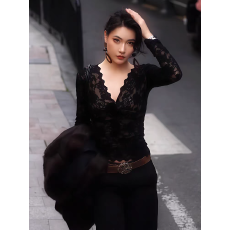 批发法式v领钩花镂空黑色长袖<b class='q'>蕾丝</b>衫