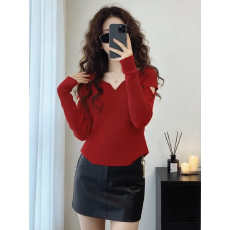 批发新年红色<b class='q'>镂空</b>v领针织<b class='q'>衫</b>上衣