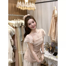 蕾丝袖口方领减龄褶皱修身显瘦上衣小衫配发圈