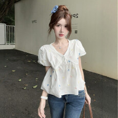 批发原面料做工刺绣-现货-短款泡泡袖棉麻上衣娃娃衫v领短袖<b class='q'>衬衫</b>