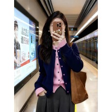 批发多巴胺漂亮2025秋冬小众法式别致独特慵懒风撞色假两件针织开衫女