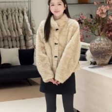 批发牛角扣外套女欧洲站2026<b class='q'>冬</b>装新款百搭显瘦短款外套.