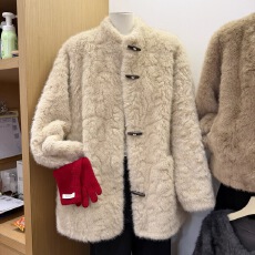 批发韩系宽松显瘦立领复古中长款牛角扣加厚皮毛一体外套女2025<b class='q'>冬</b>新款
