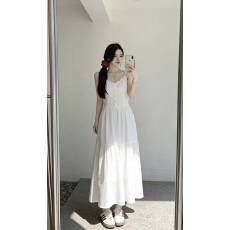 批发韩系绝美气质温柔显瘦小白裙初恋风收腰高级感穿搭夏季吊带<b class='q'>连衣裙</b>
