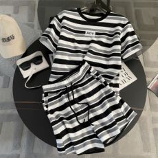 批发洋气时尚<b class='q'>运动</b>套装女夏休闲条纹短袖短裤两件套<b class='q'>宽松</b>减龄跑步服