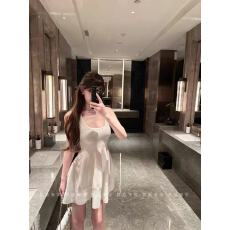 批发白色无袖背心针织连衣裙女2026爆款高腰收腰蓬蓬裙纯欲风短款裙