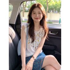 批发复古民族风<b class='q'>碎花</b>刺绣针织背心女款夏季薄款独特漂亮圆领小飞袖<b class='q'>上衣</b>