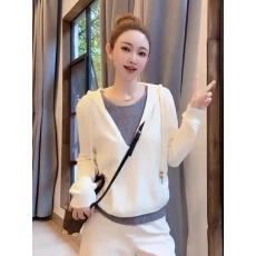批发<b class='q'>韩版</b>设计感撞色假两件连帽针织衫女秋冬休闲慵懒风毛衣高级感上衣