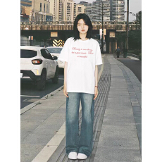 批发新款宽松女<b class='q'>短袖</b>街头热卖春夏季爆款小众T恤百搭大码上衣春季纯棉