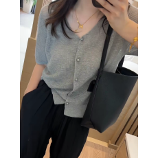 批发灰色冰丝薄款针织开衫<b class='q'>女</b>2026新款夏季宽松洋气减龄短袖针织上衣<b class='q'>女</b>