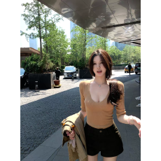 批发titi小姐姐 成分党 刚需内搭 <b class='q'>针织</b>衫女夏V领中袖套头打底上衣薄