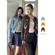 批发<b class='q'>明星</b>同款 复古铃兰提花圆领针织开衫女冬羊驼柔软亲肤毛衣外套