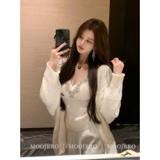批发白色镶钻针织吊带背心女秋季内搭修身纯欲风性感短款无袖v领上衣