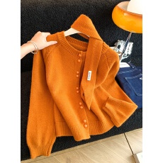 批发实拍～韩版单排扣<b class='q'>针织</b><b class='q'>开衫</b>围巾两件套女2025秋冬宽松短款<b class='q'>针织</b>衫