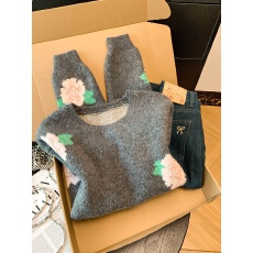 批发实拍～高级感圆领套头花朵毛衣女秋冬季新款慵懒风长袖<b class='q'>针织</b>衫<b class='q'>上衣</b>