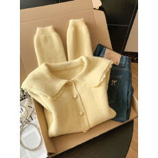 批发实拍～2025年秋冬新款<b class='q'>韩版</b>chic娃娃领毛衣外套女洋气减龄针织开衫