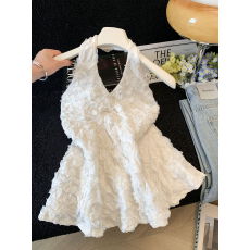 批发设计感气质立体花朵V领挂脖背心女夏季显瘦百搭吊带辣妹上衣