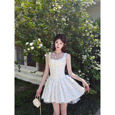 批发碎花与白：把春日花园穿在身上