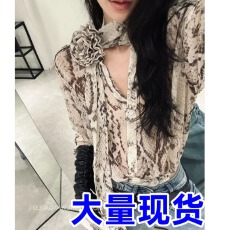 批发美式复古慵懒蛇纹<b class='q'>印花</b>飘带衬衫女老钱风气质宽松轻薄防晒外套上衣