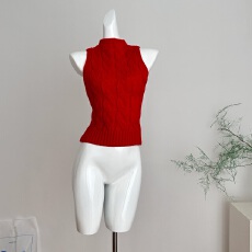 批发8uioio 樱桃利口酒麻花针织套头背心女2025新款冬季显瘦<b class='q'>打底</b>上衣