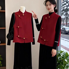 批发新中式红色马甲立领如意扣毛呢背心国风女装2026新款秋<b class='q'>冬</b>新年战袍