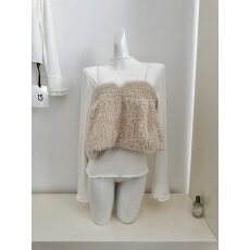 批发温柔叠穿加厚毛毛吊带+高领丝绒<b class='q'>打底</b>衫两件套女冬季套装