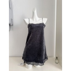 批发十三行2025冬装新款氛围感蕾丝拼接丝绒<b class='q'>连衣裙</b>女法式轻奢吊带短裙