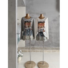 批发「热情加州」时尚长袖宽松灰色印花圆领T恤+ <b class='q'>牛仔</b>破洞水洗半身裙