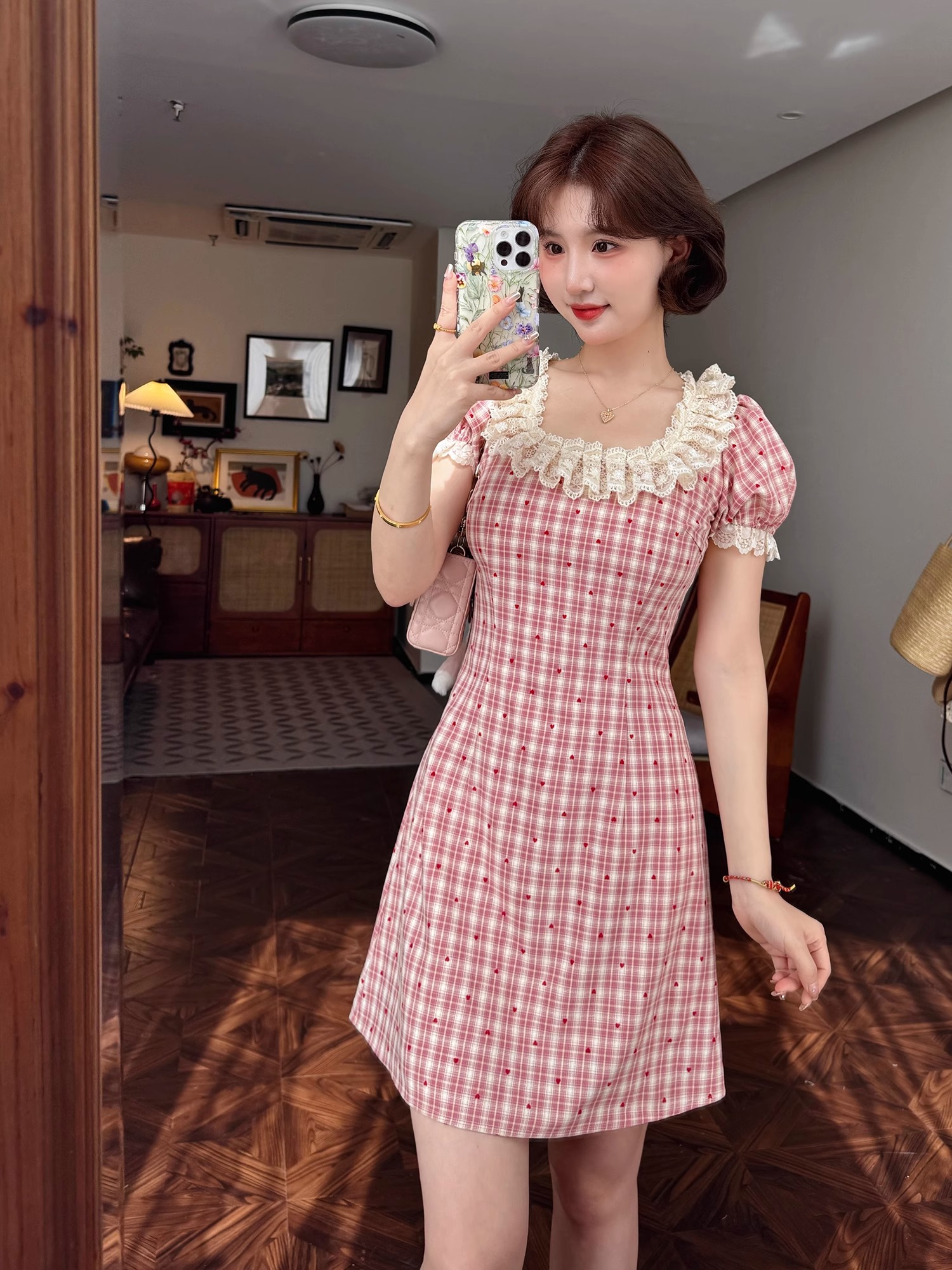 MY7840# 蕾英俊-安妮日记-法式复古方领红格爱心碎花花边俏皮连衣裙女裝貨源服裝批發