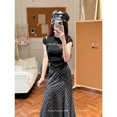 批发织物猪 黑糖甜心 韩系休闲格纹半身裙套装<b class='q'>女</b>夏黑色修身<b class='q'>T</b><b class='q'>恤</b>套装