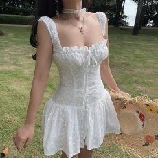 批发白色系带纯欲风性感一字露肩吊带连衣<b class='q'>裙</b>女夏季修身收腰a字短<b class='q'>裙</b>子
