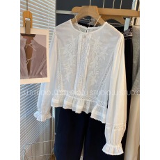 批发<b class='q'>韩国</b>东大门圆领钩花精致荷叶边蕾丝长袖衬衫小衫女