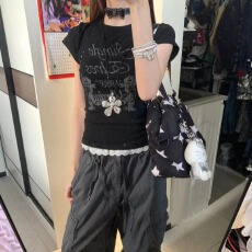 批发美式复古蕾丝边正肩短袖女<b class='q'>夏</b>季辣妹修身短款t恤独特小众黑色上衣