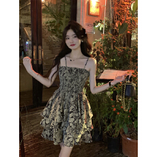 批发法式复古碎花吊带连衣裙女夏季2026新款收腰显瘦设计感气质蛋糕裙