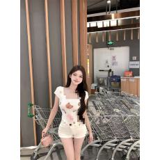 批发辣妹白色印花性感修身紧显瘦正肩短袖t恤女夏季2026新款短款上衣