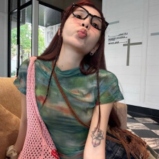 批发抽象印花<b class='q'>网纱</b>短袖t恤女夏高级感修身显瘦短款辣妹设计感小众<b class='q'>上衣</b>