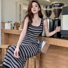 批发已出货 黑色条纹背心连衣裙女时尚夏季修身显瘦包臀裙中长款裙子