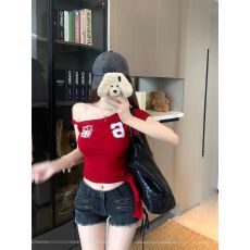 批发已出货 红色字母印花斜肩短袖T恤女夏季绑带修身设计感美式辣妹显