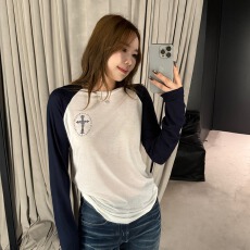 圆领长袖T恤女印花打底衫上衣