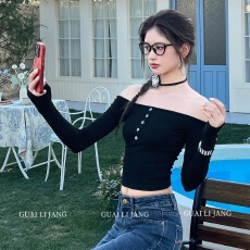 批发一字肩针织<b class='q'>打底衫</b>女纯欲风显瘦绝美露肩<b class='q'>长袖</b>内搭上衣
